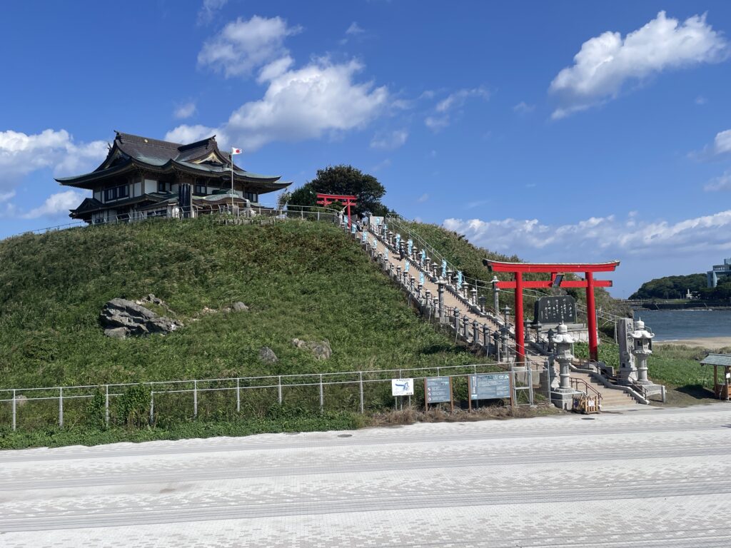 八戸市 蕪嶋神社の社殿と石段