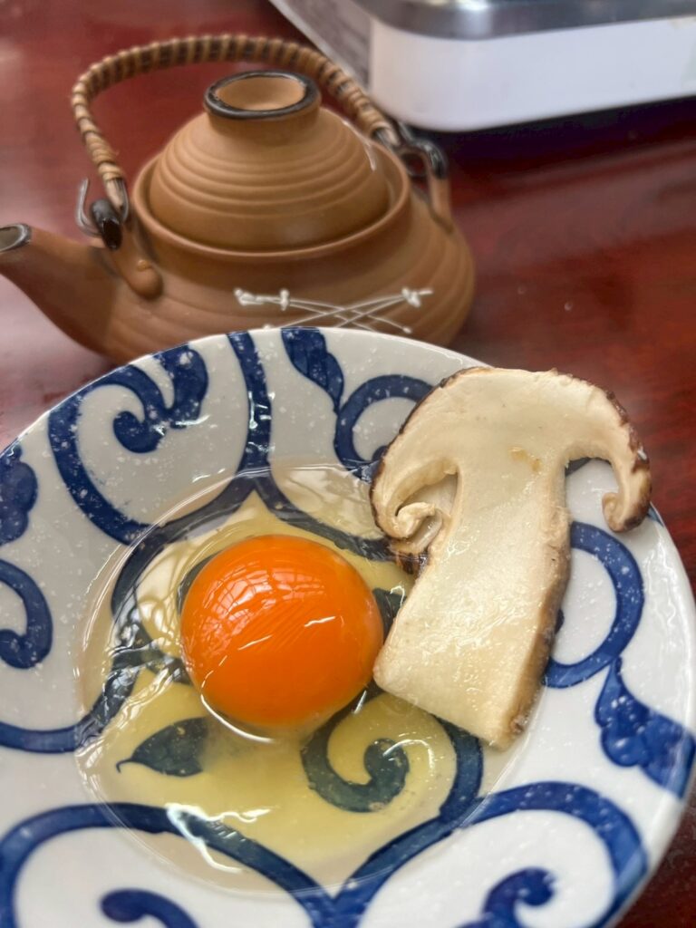 溶き卵に浸けて食べる